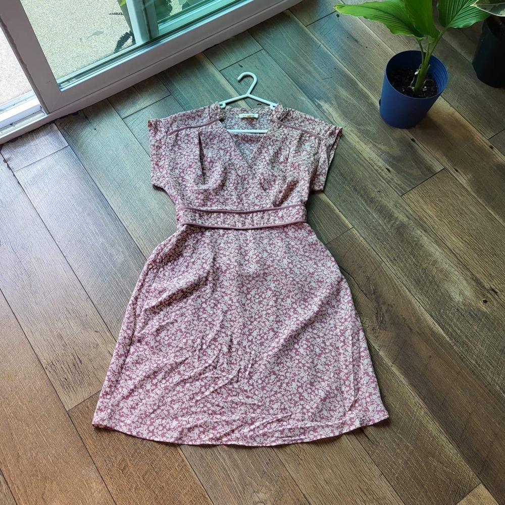Monteau Los Angeles Mauve Floral V-Neck Cap Sleeve Fit & Flare Dress Medium